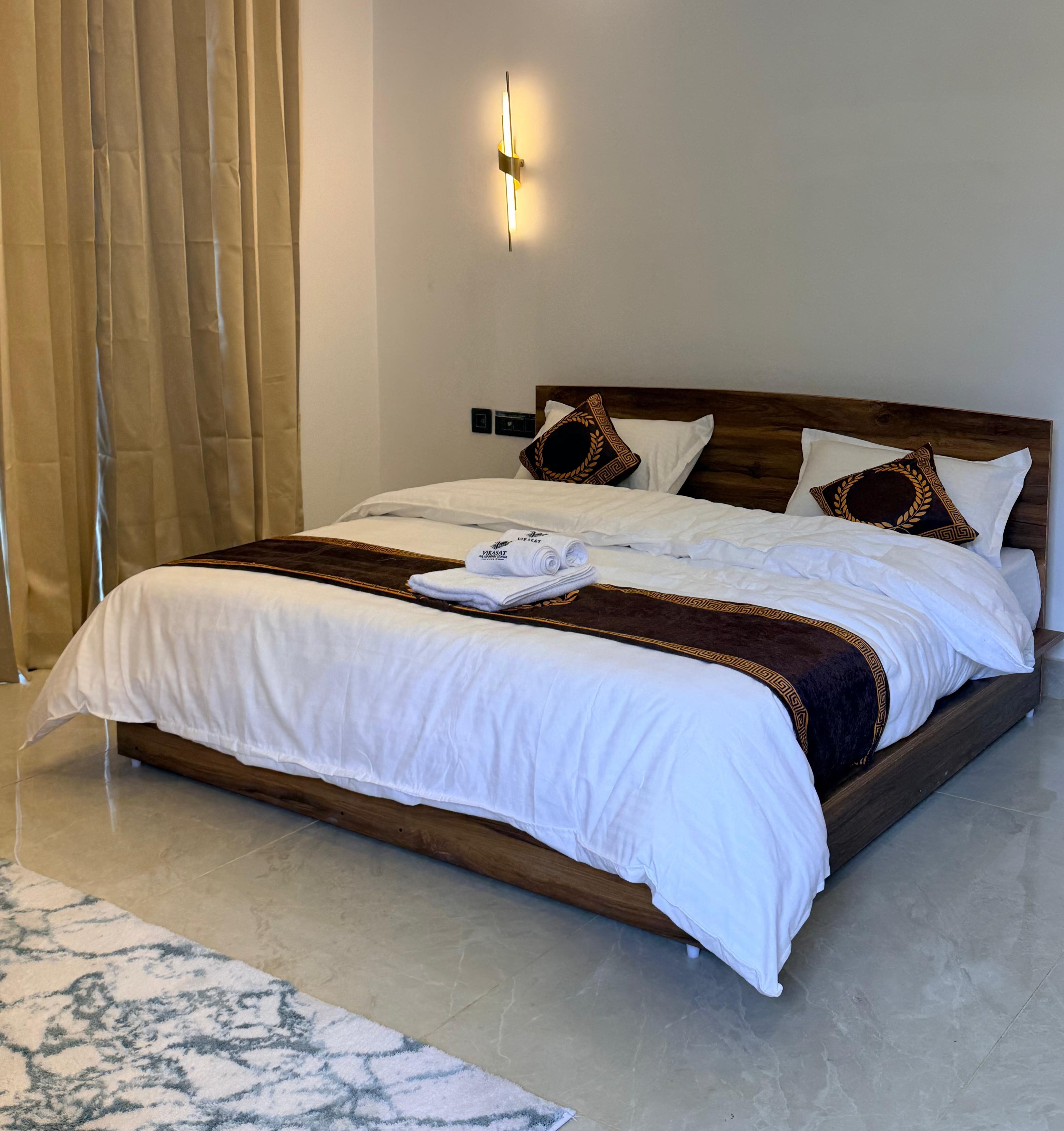 Double bed stander room Image